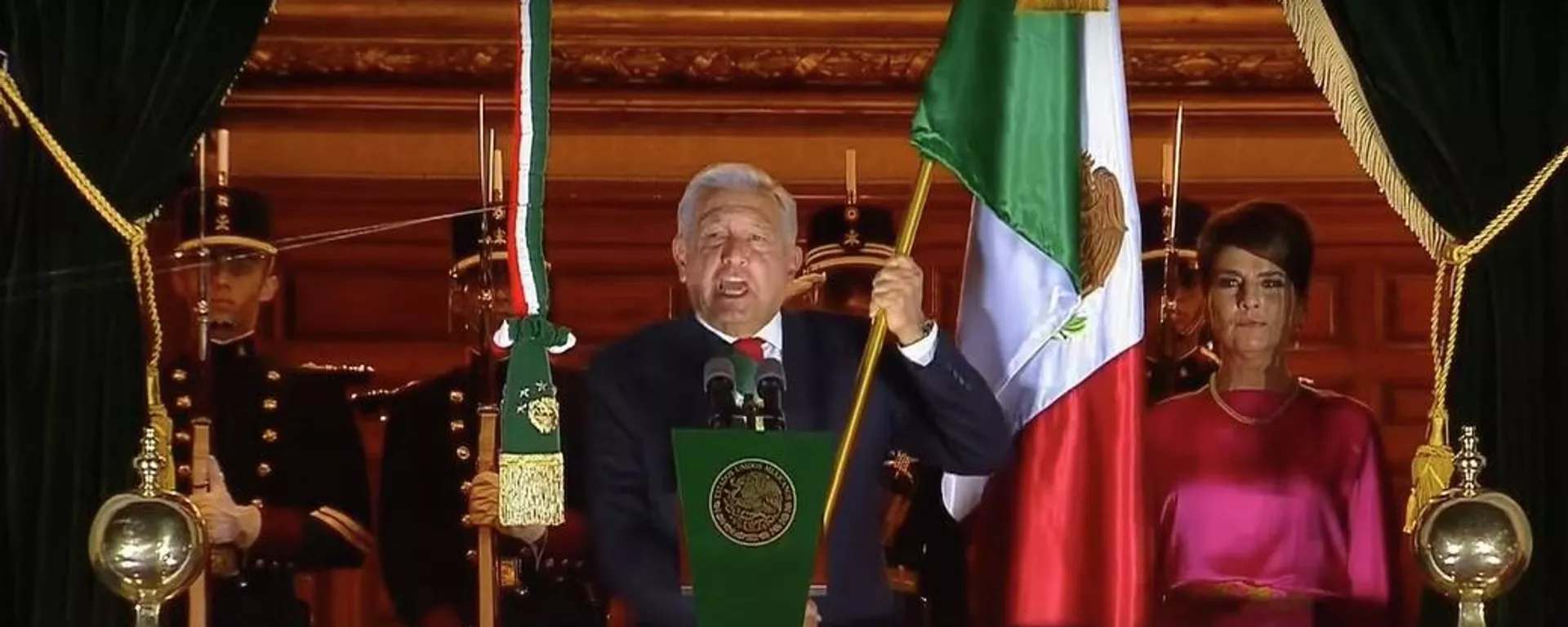 El presidente mexicano Andrés Manuel López Obrador en el Grito de Independencia, el 15 de septiembre de 2022 El presidente mexicano Andrés Manuel López Obrador en el Grito de Independencia, el 15 de septiembre de 2022 - Sputnik Mundo, 1920, 16.09.2022