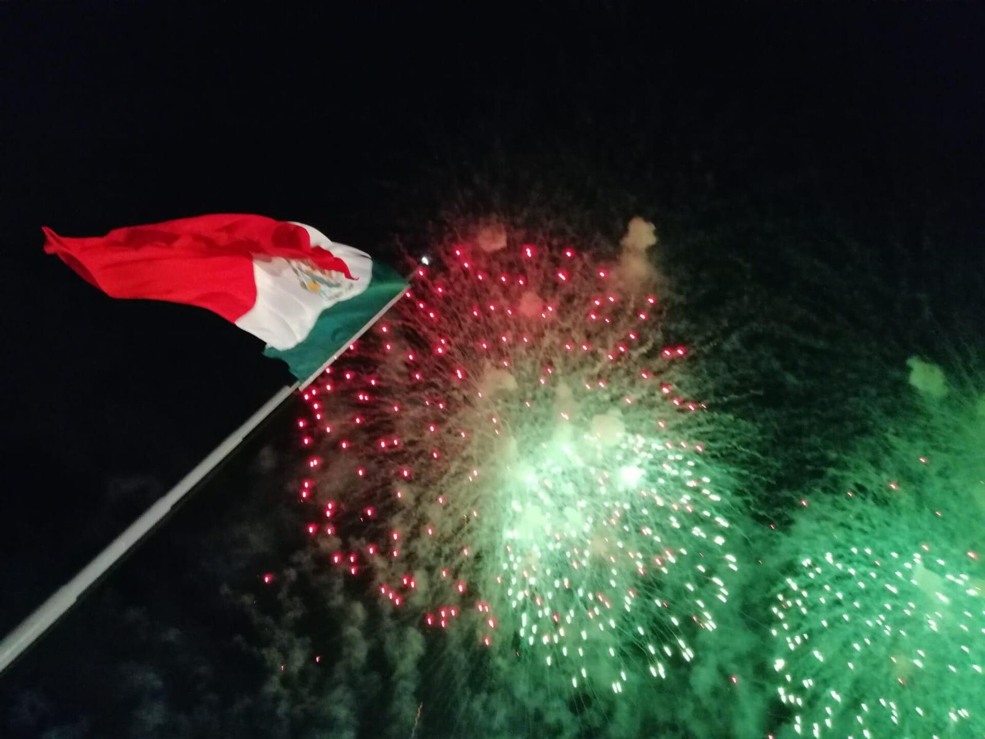 Fuegos artificiales en el Zócalo de la CDMX por el Grito de Independencia, el 15 de septiembre de 2022 - Sputnik Mundo, 1920, 16.09.2022