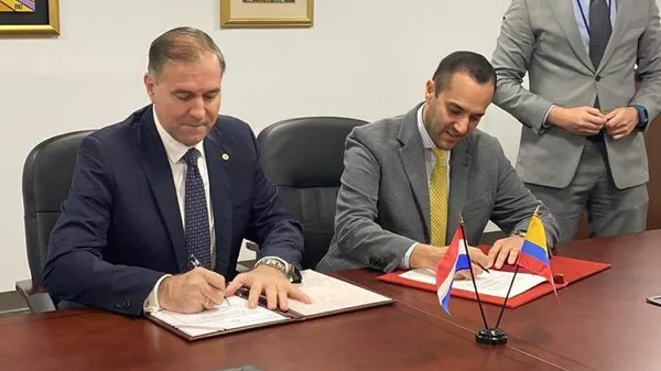 Los cancilleres Juan Carlos Holguín, de Ecuador, y Julio Arriola, de Paraguay - Sputnik Mundo
