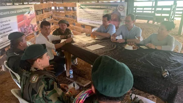 El Gobierno de Colombia inicia diálogos informales con disidencias de guerrilla FARC - Sputnik Mundo