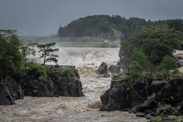 Los meteorólogos advierten de graves riesgos de inundaciones y deslizamientos de tierra.En la foto: una tormenta provocada por el tifón Nanmadol en la prefectura de Kagoshima, en la isla de Kyushu, al suroeste de Japón. Los meteorólogos advierten de graves riesgos de inundaciones y deslizamientos de tierra.En la foto: una tormenta provocada por el tifón Nanmadol en la prefectura de Kagoshima, en la isla de Kyushu, al suroeste de Japón. - Sputnik Mundo