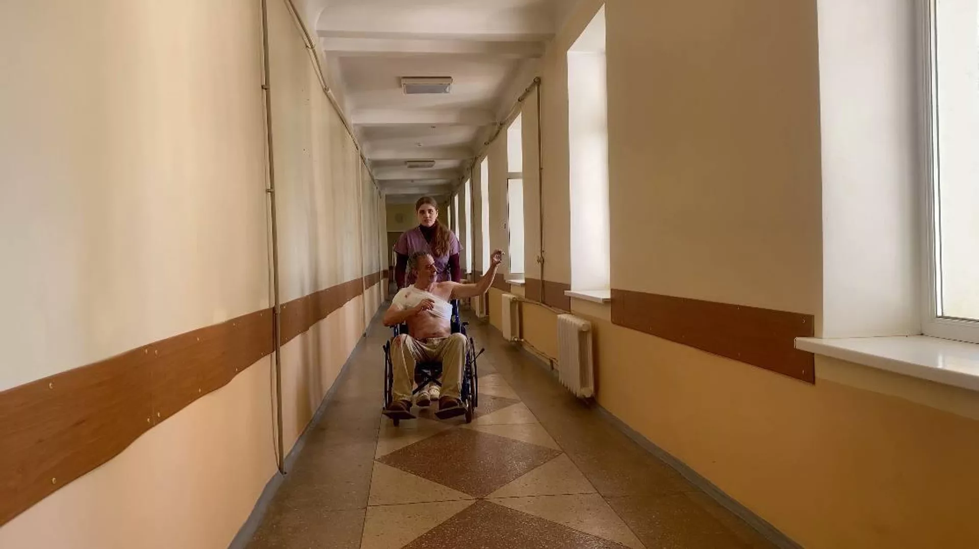 Periodista venezolano Alejandro Kirk, herido en el Donbás - Sputnik Mundo, 1920, 19.09.2022