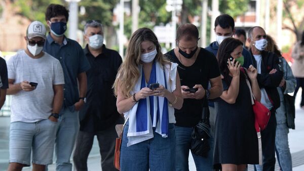 Gente en Uruguay durante la pandemia  - Sputnik Mundo