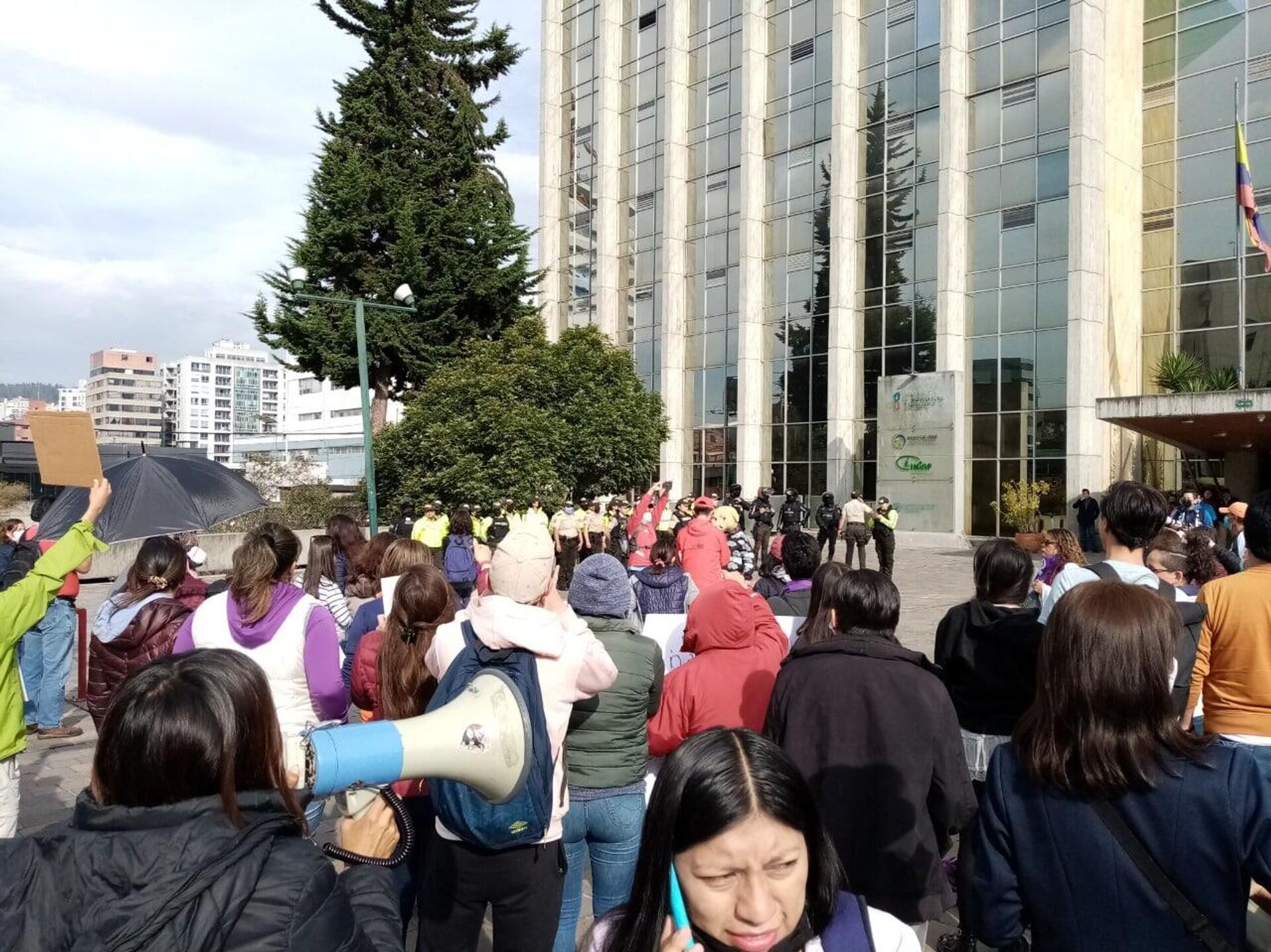 Manifestantes exigen la salida del ministro del Interior de Ecuador Manifestantes exigen la salida del ministro del Interior de Ecuador - Sputnik Mundo, 1920, 22.09.2022