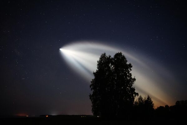 El cohete portador Soyuz-2.1a lleva la nave Soyuz MS-22 a la Estación Internacional Internacional (EEI). - Sputnik Mundo