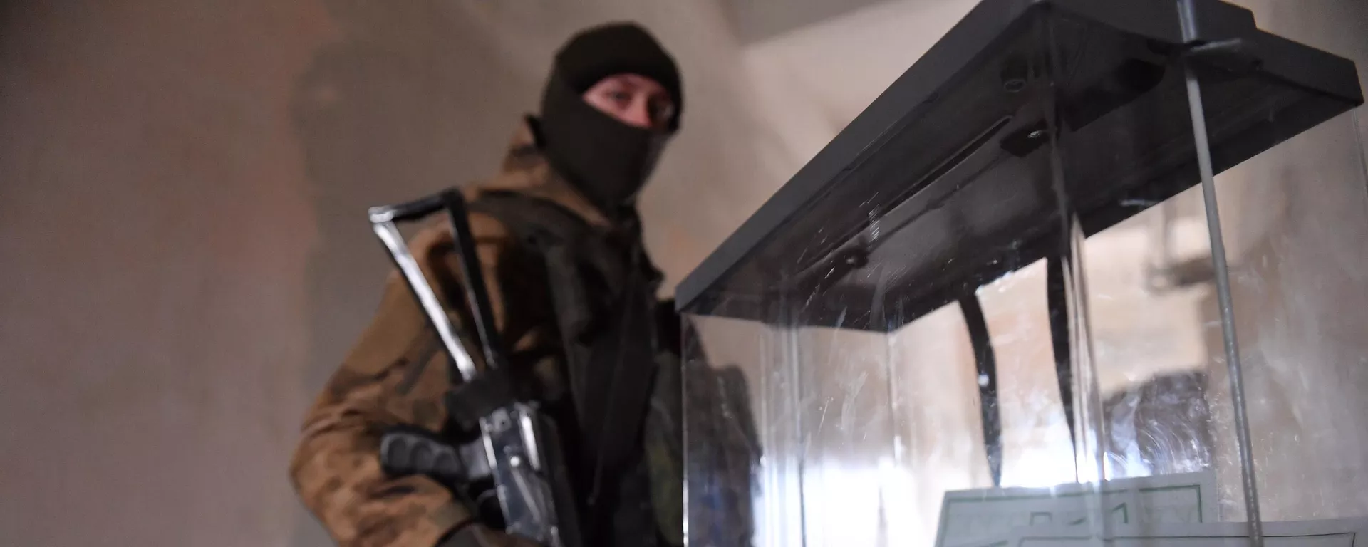 El colegio electoral durante un referendo unionista en Lugansk El colegio electoral durante un referendo unionista en Lugansk - Sputnik Mundo, 1920, 26.09.2022