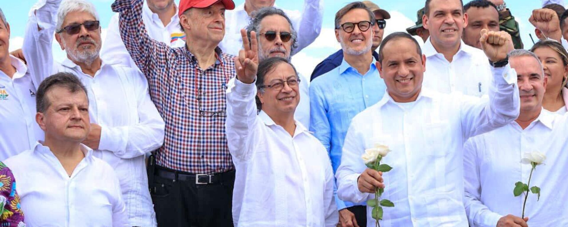 Gustavo Petro y autoridades de ambos países en la apertura de fronteras entre Colombia y Venezuela Gustavo Petro y autoridades de ambos países en la apertura de fronteras entre Colombia y Venezuela - Sputnik Mundo, 1920, 26.09.2022