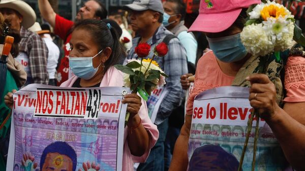 El 26 de septiembre de 2022 se conmemoraron ocho años de la desaparición con una marcha masiva en la CDMX. - Sputnik Mundo