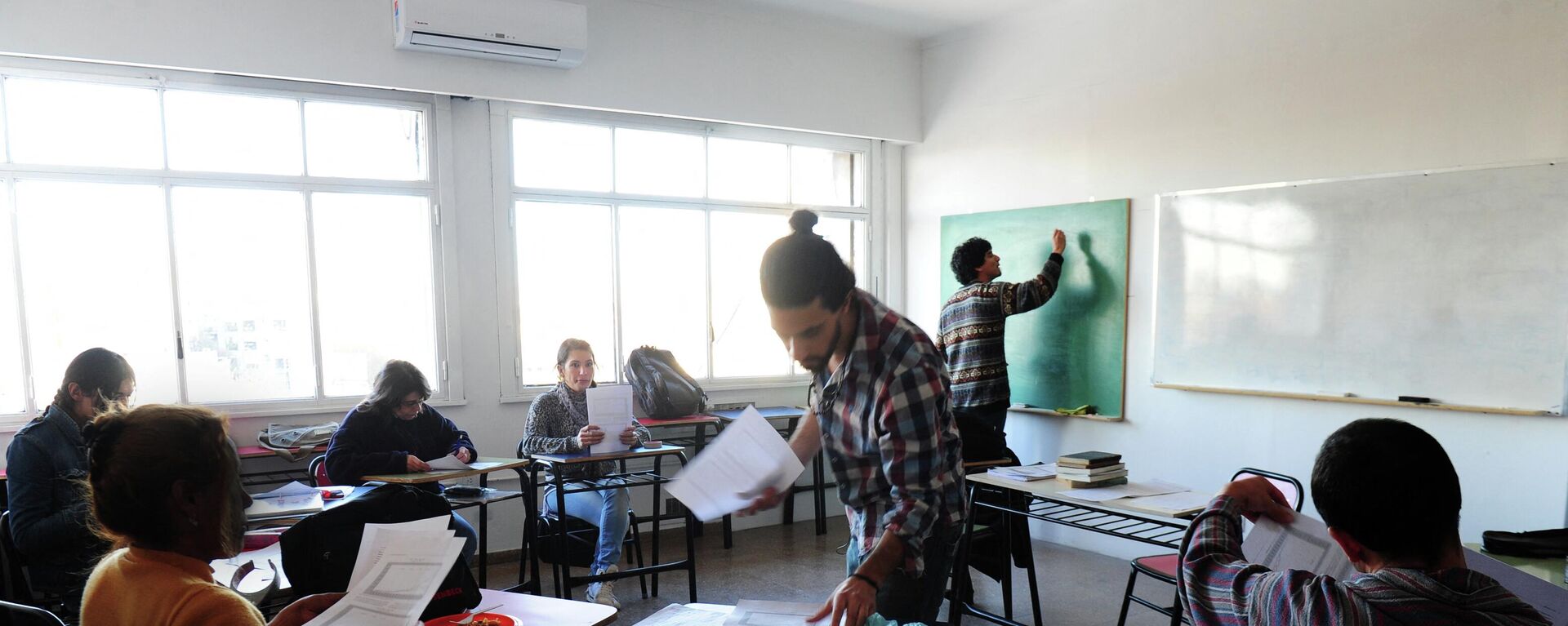 Estudiantes de secundaria en Buenos Aires  - Sputnik Mundo, 1920, 30.09.2022