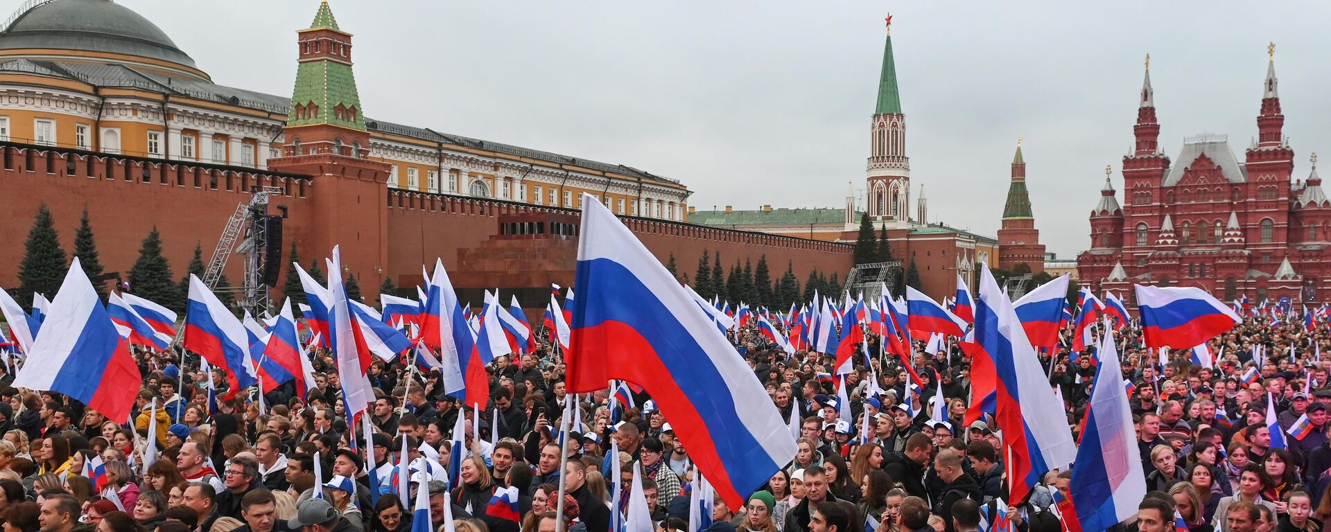 Concierto de apoyo de la incorporación de cuatro nuevas regiones a Federación de Rusia en la Plaza Roja - Sputnik Mundo, 1920, 25.11.2022