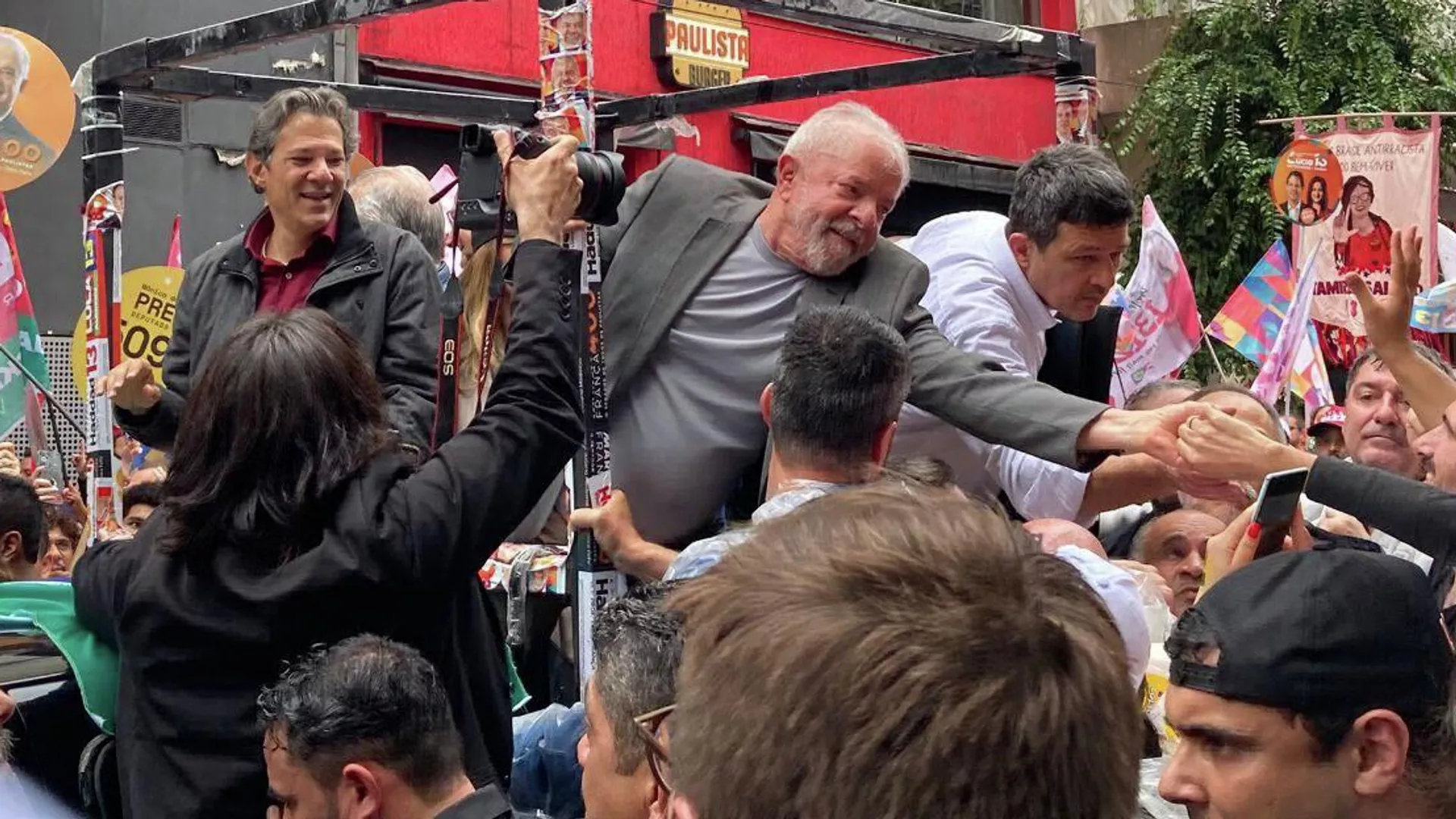 El candidato brasileño, Lula da Silva saluda a sus seguidores en La marcha de la victoria El candidato brasileño, Lula da Silva saluda a sus seguidores en La marcha de la victoria - Sputnik Mundo, 1920, 01.10.2022