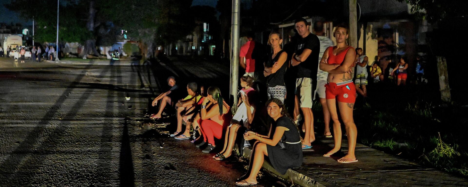 Vecinos sin energía eléctrica como consecuencia del paso del huracán Ian, en Cuba - Sputnik Mundo, 1920, 02.10.2022