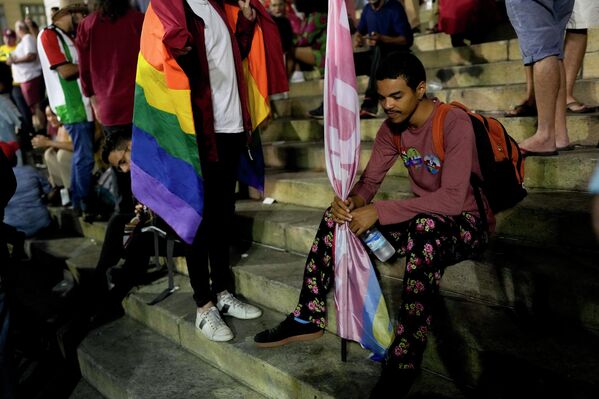 Seguidores de Lula da Silva en Río de Janeiro durante el anuncio de los resultados provisionales de las elecciones presidenciales. - Sputnik Mundo