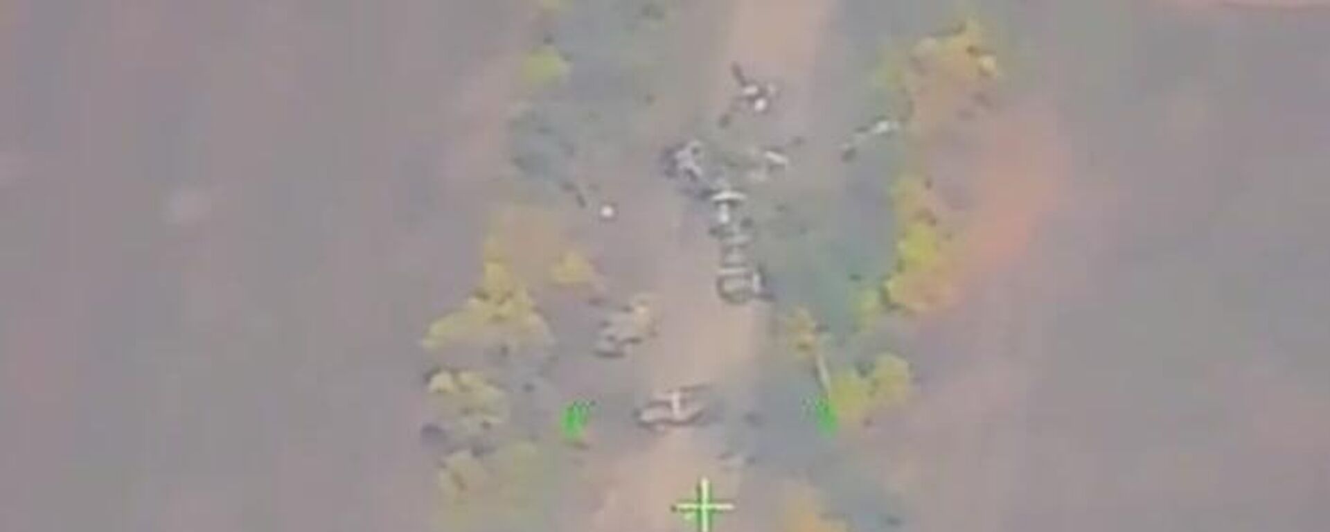 Una columna de maquinaria militar ucraniana instantes antes de ser arrasada por el fuego de artillería rusa - Sputnik Mundo, 1920, 04.10.2022