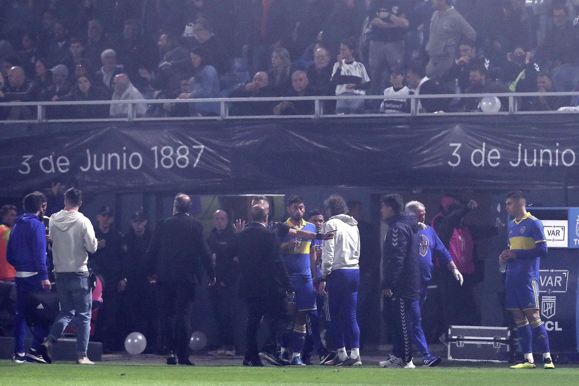 Boca Juniors durante el partido suspendido por gases lacrimógenos - Sputnik Mundo, 1920, 07.10.2022