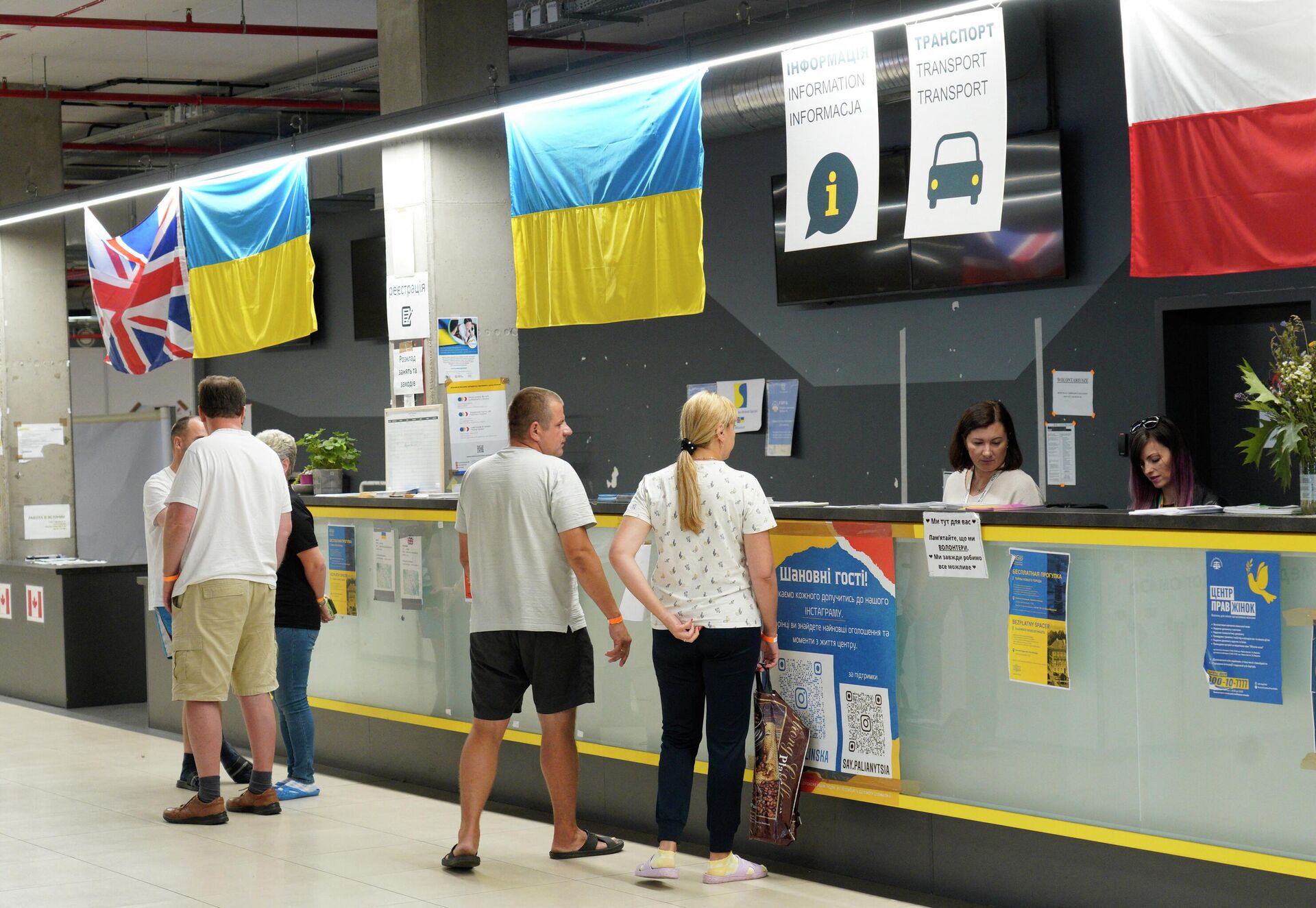 Refugiados por el conflicto en Ucrania en la ciudad polaca de Varsovia - Sputnik Mundo, 1920, 08.10.2022