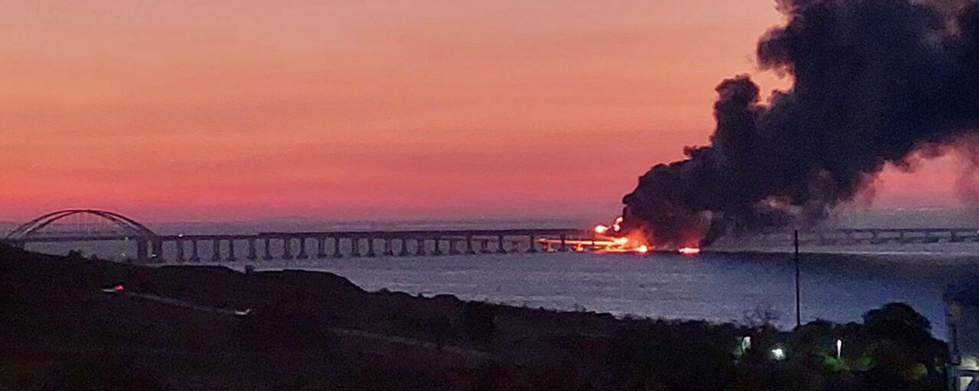 Un incendio provoca el cierre del puente de Crimea (archivo) - Sputnik Mundo, 1920, 12.01.2023