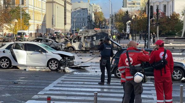 Las consecuencias de las explosiones del 10 de octubre en Kiev, Ucrania Las consecuencias de las explosiones del 10 de octubre en Kiev, Ucrania - Sputnik Mundo