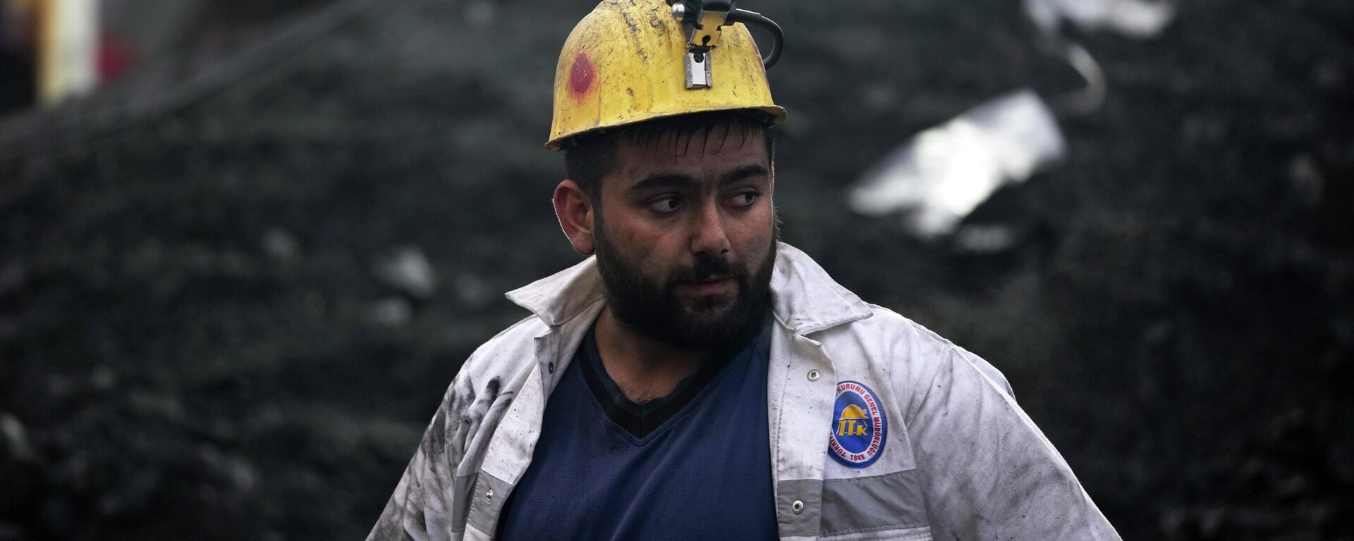 Un minero después de la explosión en una mina en el norte de Turquía - Sputnik Mundo, 1920, 15.10.2022