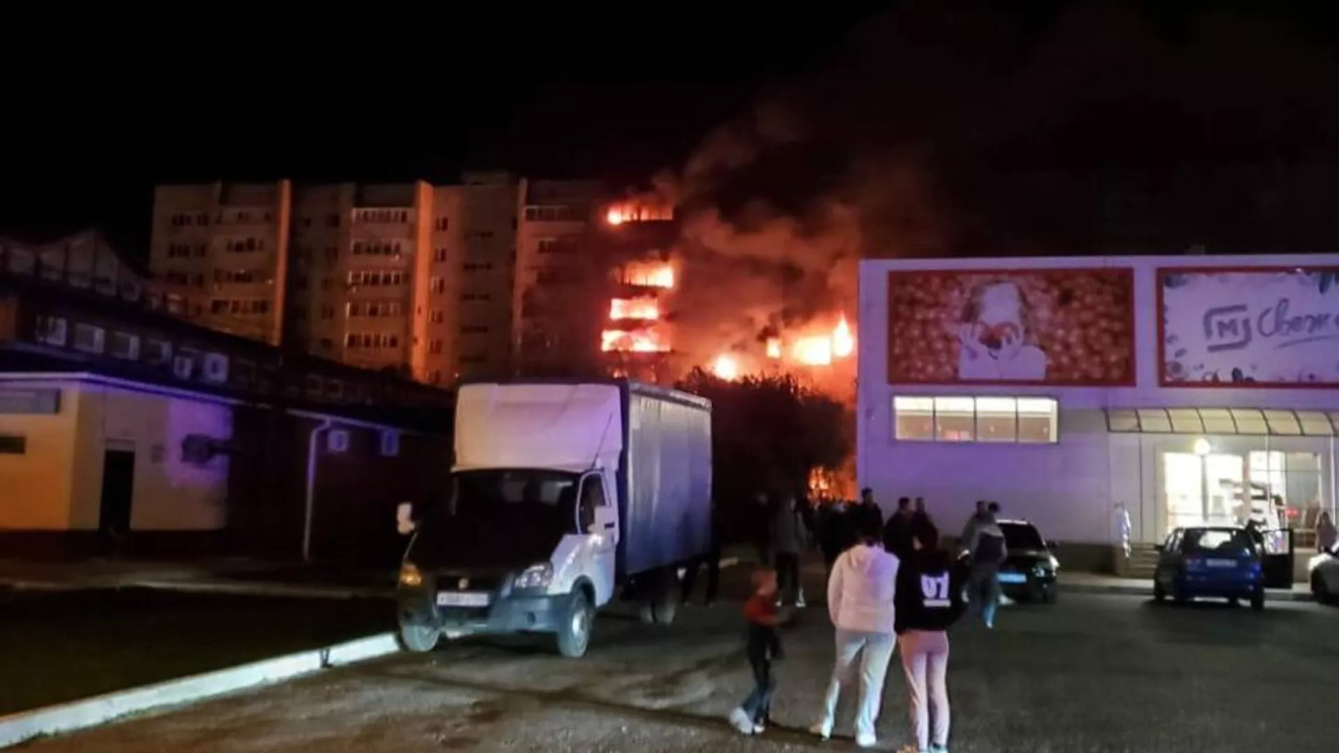 Un caza ruso Su-34 se estrella contra un edificio residencial en la ciudad de Yeisk