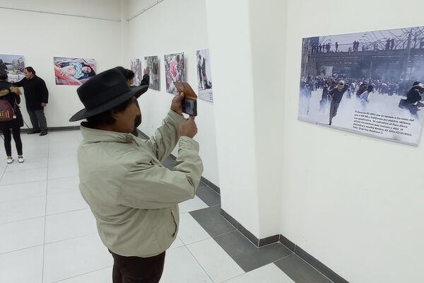 Muestra de las fotografías de José Luis Quintana sobre la Guerra del Gas - Sputnik Mundo