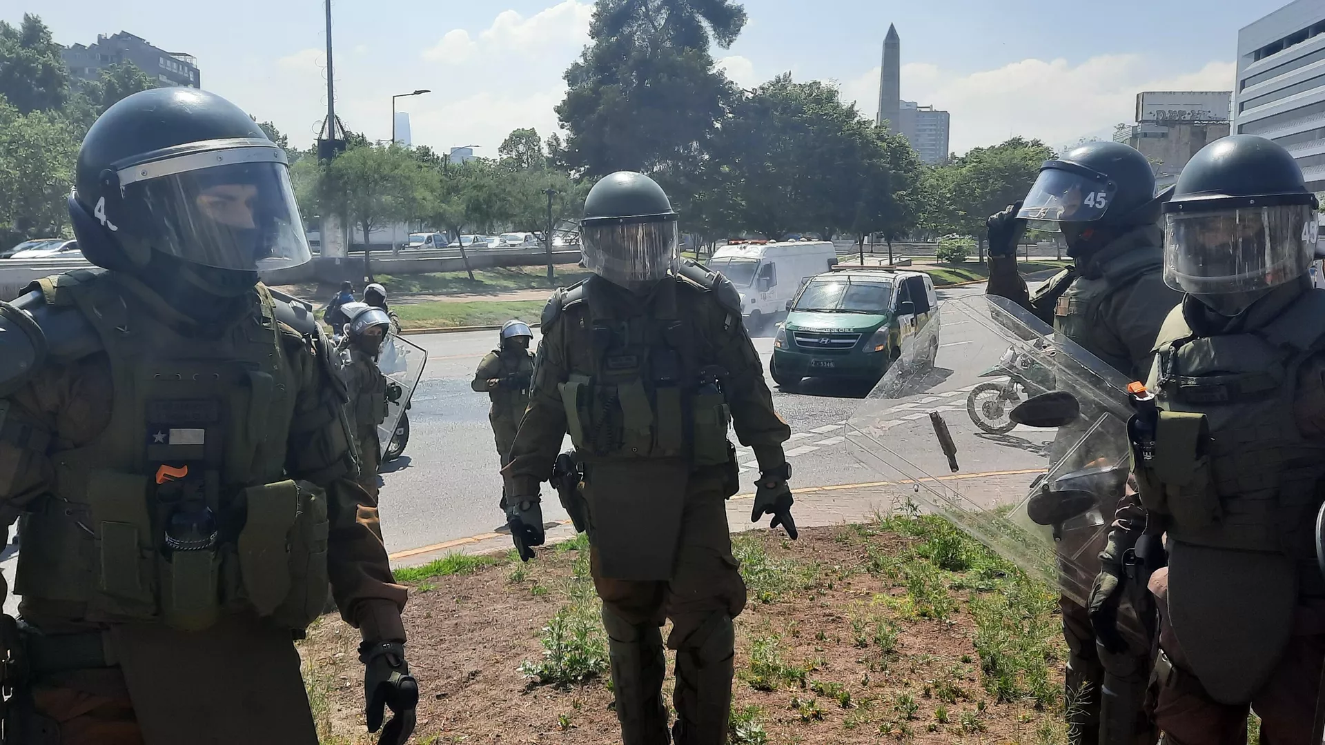 Carabineros de Chile retiran a la prensa en Plaza Dignidad