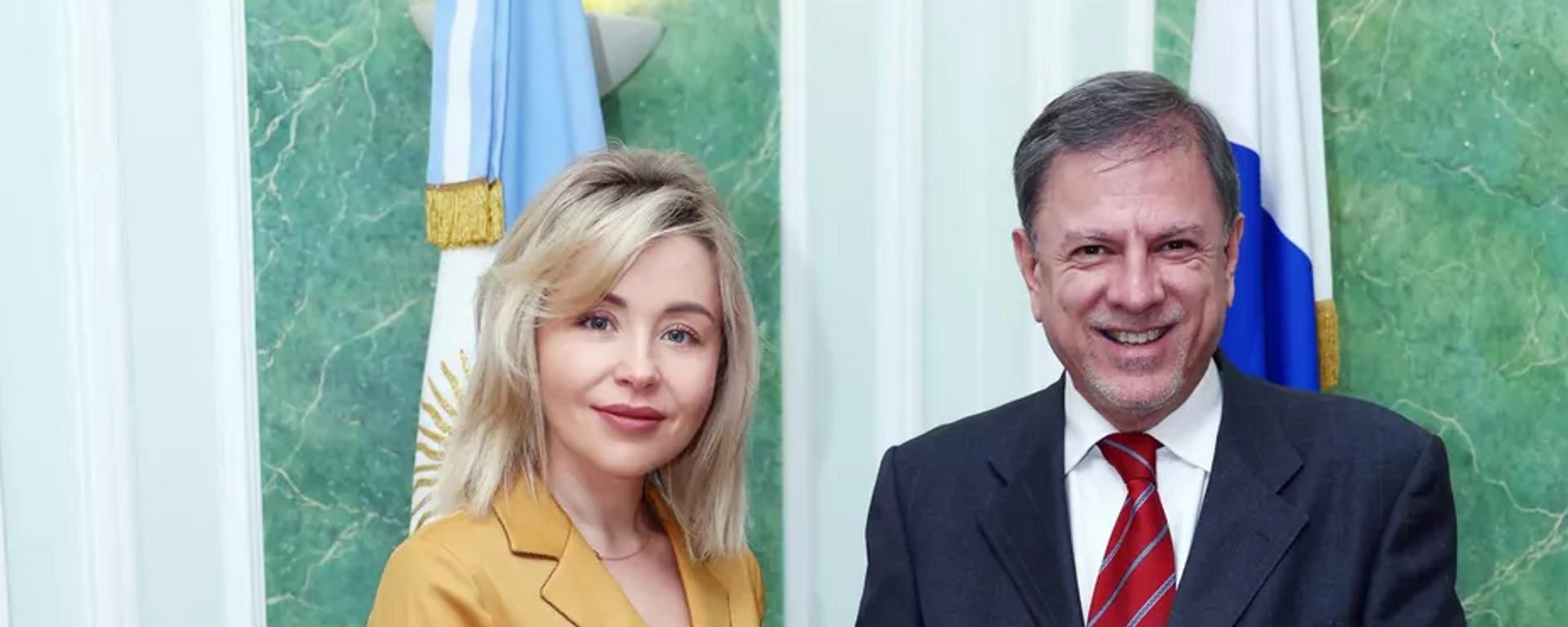 Svetlana Radionova, la Jefa del Servicio Federal de Supervisión de los Recursos Naturales, con Eduardo Antonio Zuain, el Embajador Extraordinario y Plenipotenciario de Argentina en Rusia - Sputnik Mundo, 1920, 19.10.2022