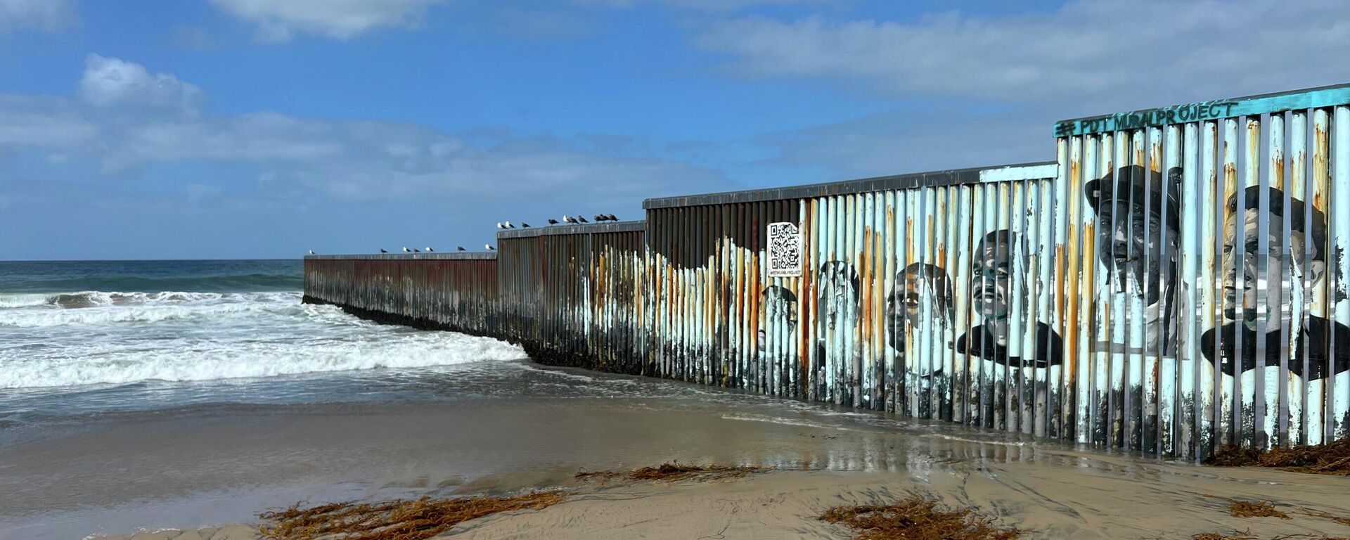 Muro fronterizo entre Tijuana y EEUU   - Sputnik Mundo, 1920, 16.12.2024