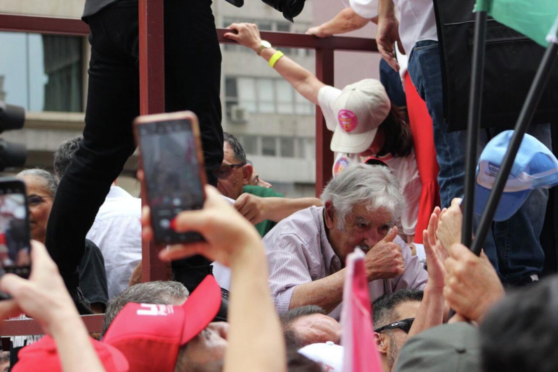 El expresidente de Uruguay, José Mujica, durante el último acto de campaña de Lula en Brasil, el 29 de octubre de 2022 El expresidente de Uruguay, José Mujica, durante el último acto de campaña de Lula en Brasil, el 29 de octubre de 2022 - Sputnik Mundo, 1920, 30.10.2022