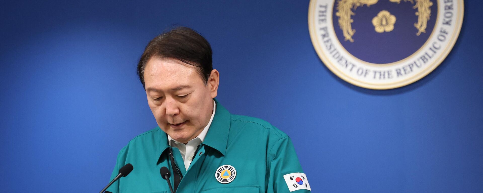 El presidente de Corea del Sur, Yoon Suk-yeol, durante una conferencia posterior a la estampida de Seúl, el 30 de octubre de 2022 El presidente de Corea del Sur, Yoon Suk-yeol, durante una conferencia posterior a la estampida de Seúl, el 30 de octubre de 2022 - Sputnik Mundo, 1920, 30.10.2022