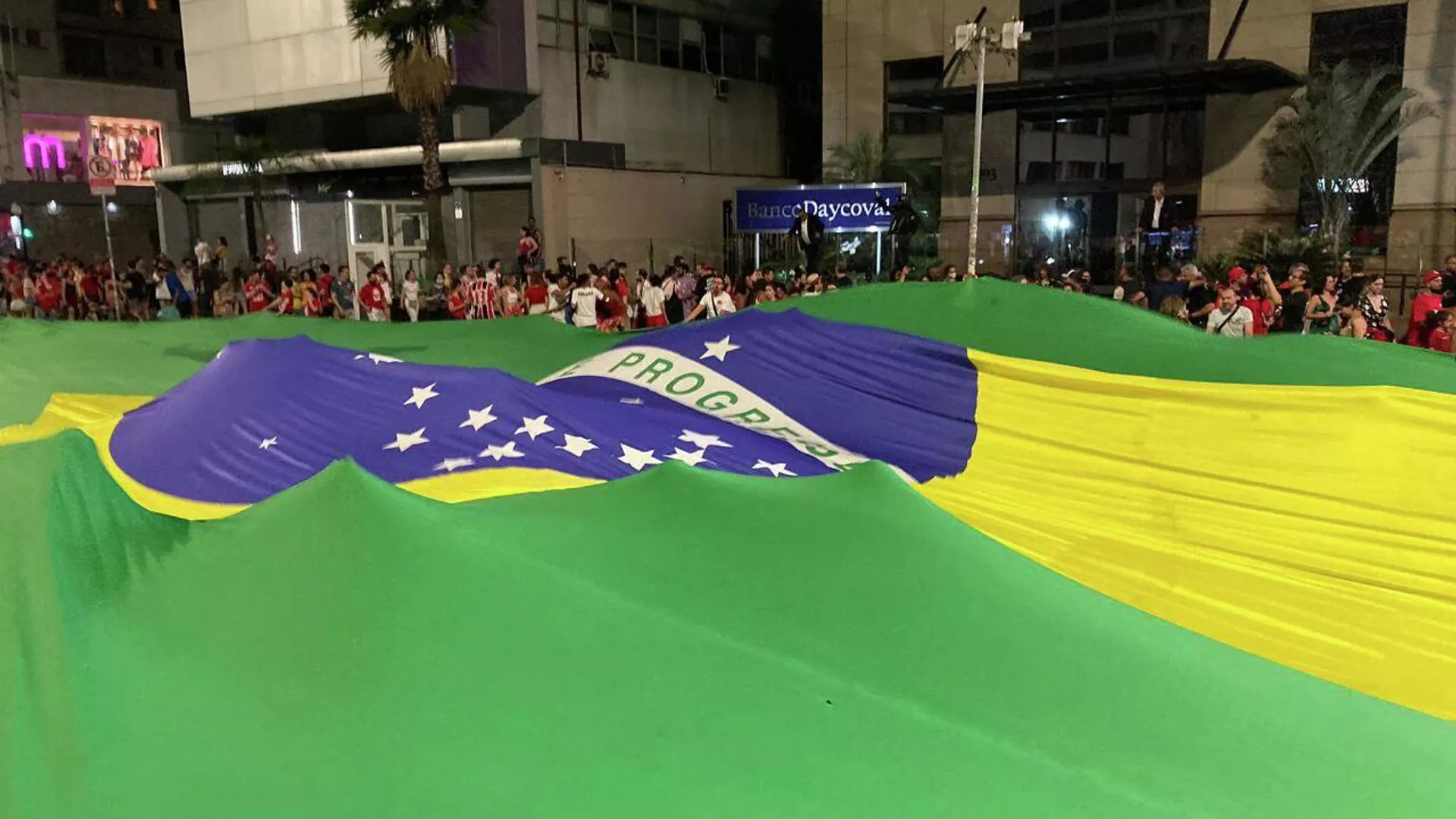 Festejos en las calles de São Paulo tras la victoria electoral de Lula. Festejos en las calles de São Paulo tras la victoria electoral de Lula.