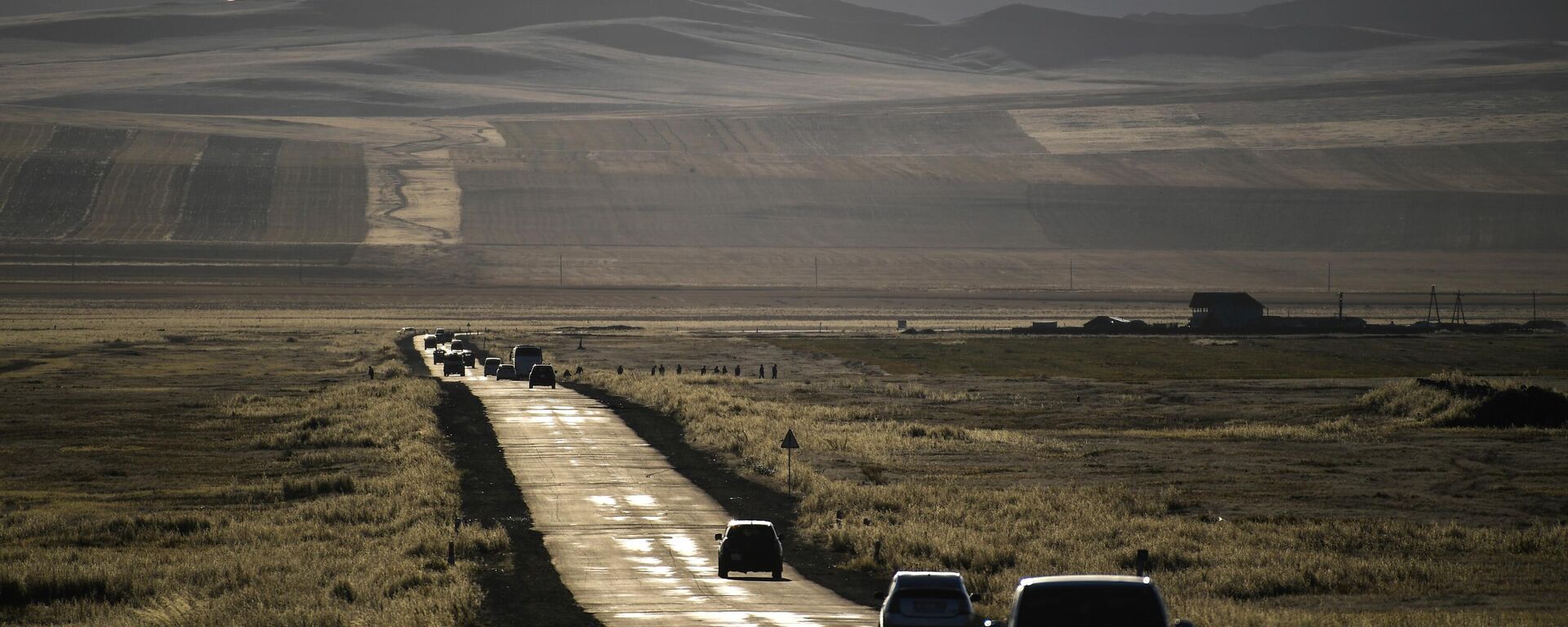 Una carretera en Mongolia - Sputnik Mundo, 1920, 01.11.2022