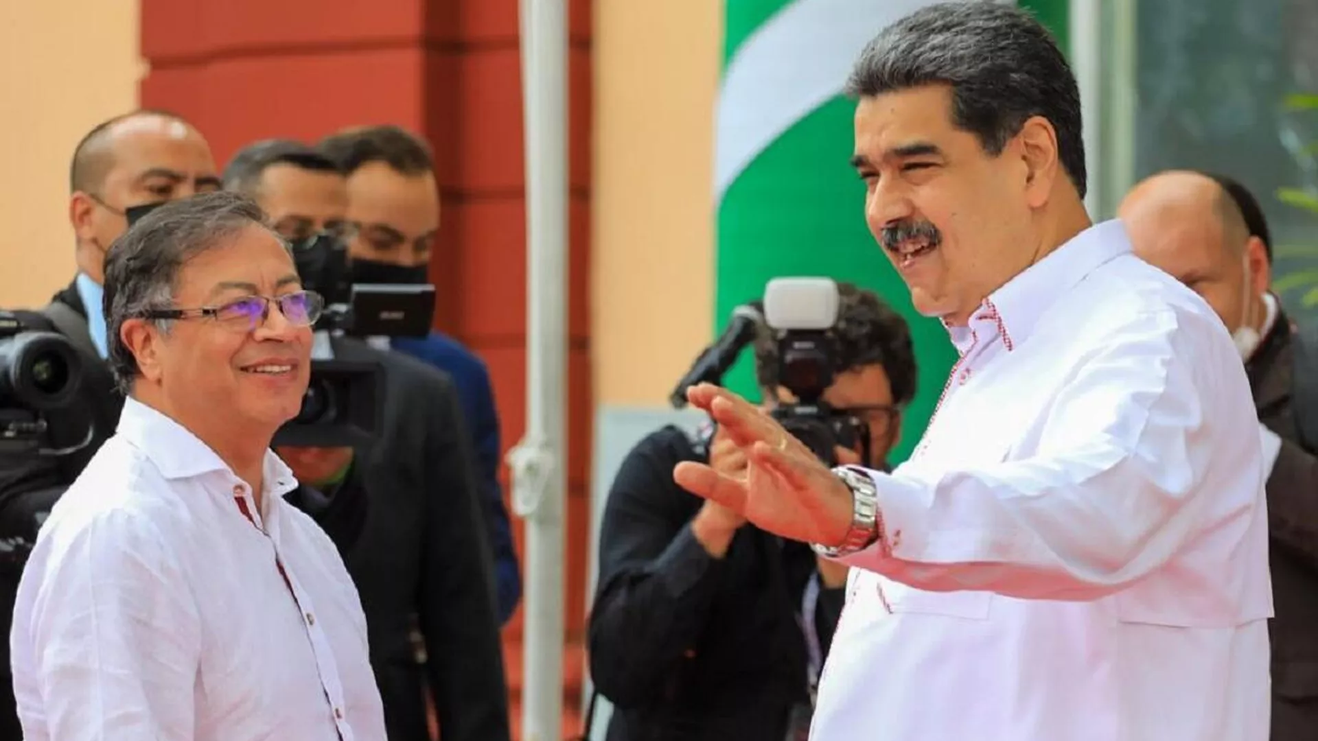 El presidente de Colombia, Gustavo Petro, fue recibido por el presidente venezolano, Nicolás Maduro El presidente de Colombia, Gustavo Petro, fue recibido por el presidente venezolano, Nicolás Maduro - Sputnik Mundo, 1920, 20.02.2024