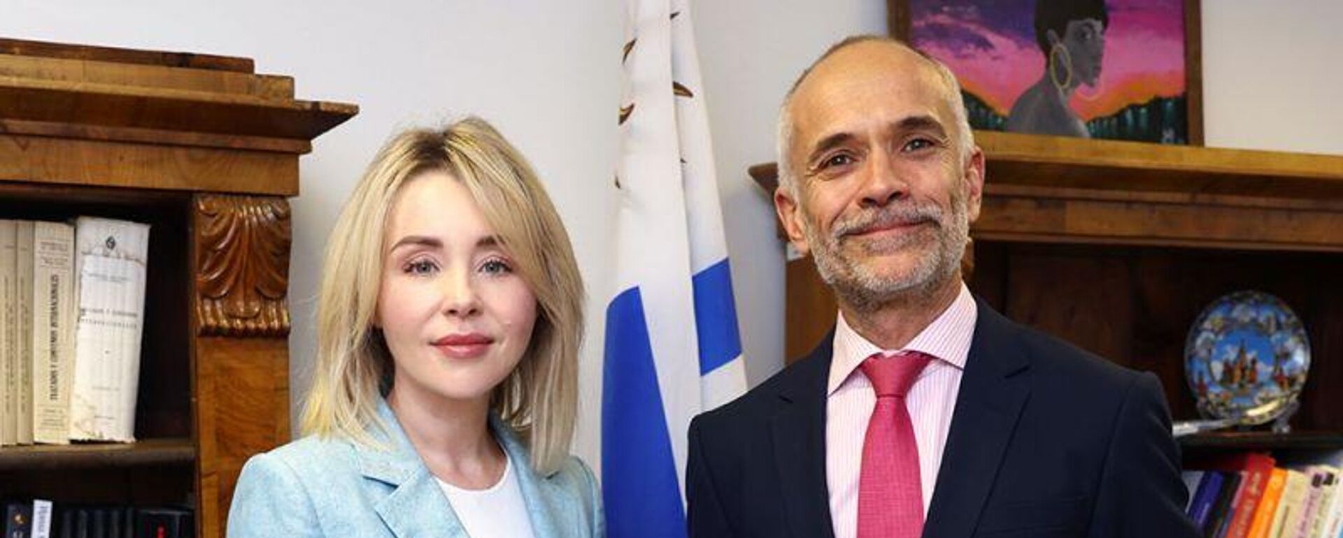 La jefa de Rosprirodnadzor, Svetlana Radiónova, y el embajador extraordinario y plenipotenciario de Uruguay en Rusia, Daniel Rubén Castillos Gómez La jefa de Rosprirodnadzor, Svetlana Radiónova, y el embajador extraordinario y plenipotenciario de Uruguay en Rusia, Daniel Rubén Castillos Gómez - Sputnik Mundo, 1920, 02.11.2022