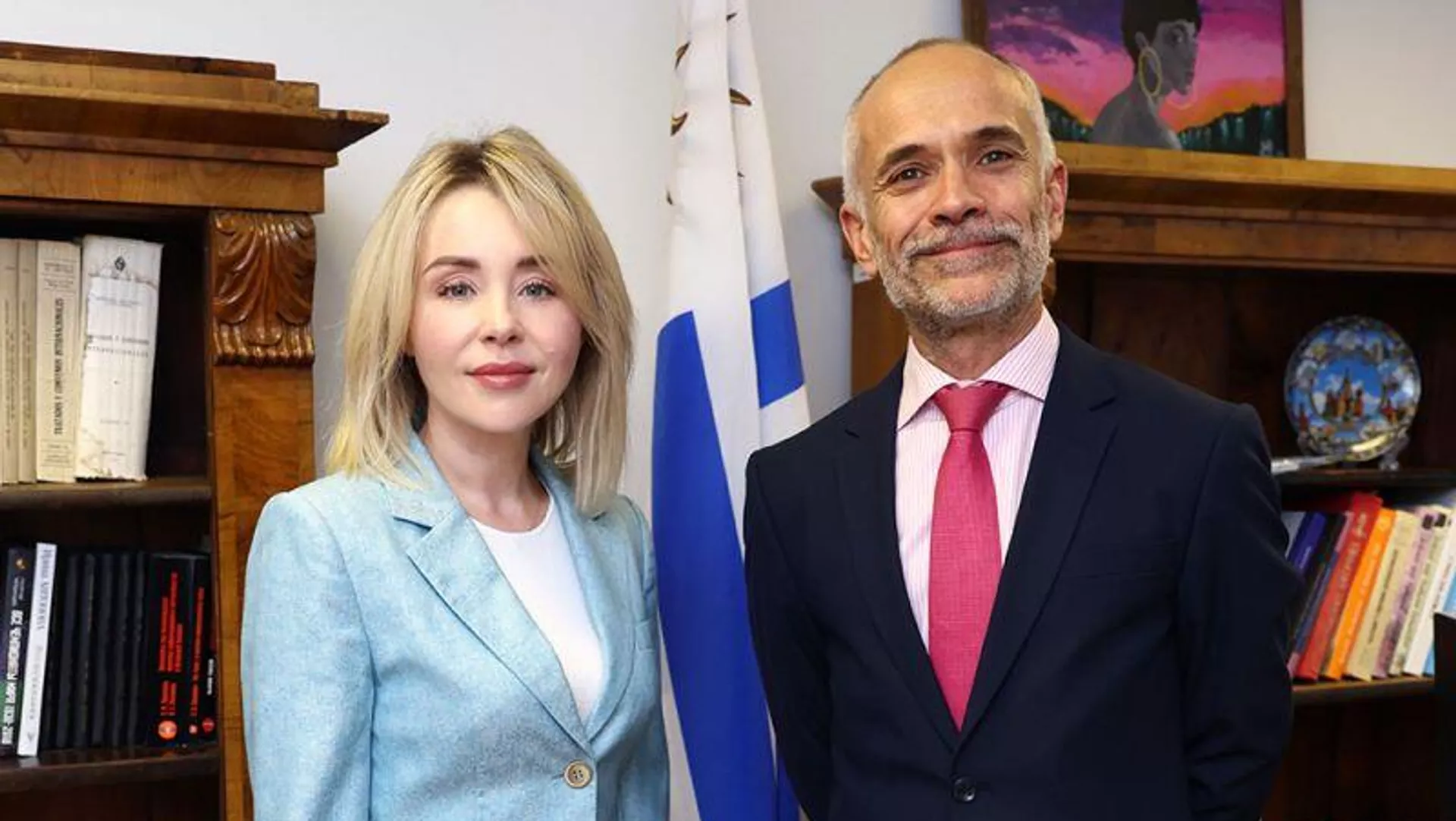 La jefa de Rosprirodnadzor, Svetlana Radiónova, y el embajador extraordinario y plenipotenciario de Uruguay en Rusia, Daniel Rubén Castillos Gómez La jefa de Rosprirodnadzor, Svetlana Radiónova, y el embajador extraordinario y plenipotenciario de Uruguay en Rusia, Daniel Rubén Castillos Gómez - Sputnik Mundo, 1920, 02.11.2022