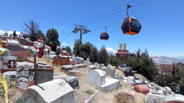 El cementerio La Llamita de La Paz en el día de Todos Santos - Sputnik Mundo