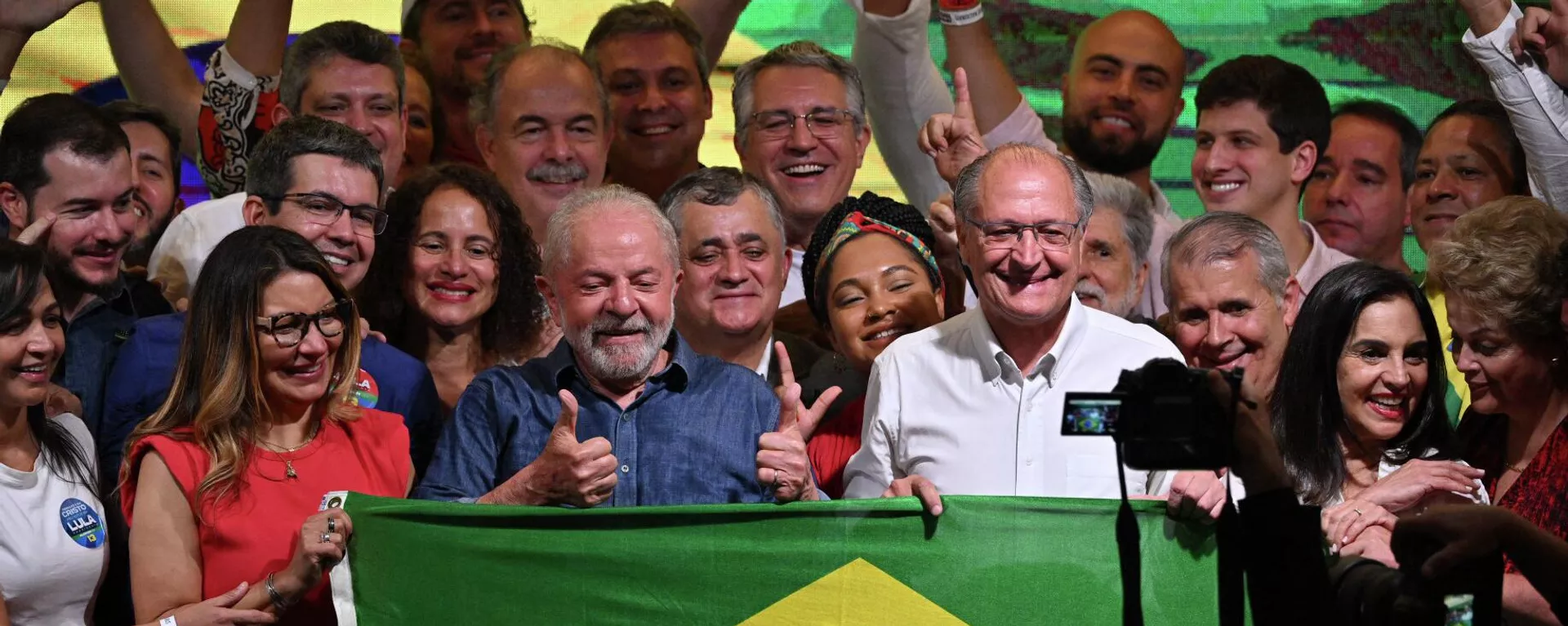 Lula da Silva celebra su triunfo en las elecciones presidenciales de Brasil, al lado de su equipo, en Sao Paulo, el 30 de octubre de 2022 Lula da Silva celebra su triunfo en las elecciones presidenciales de Brasil, al lado de su equipo, en Sao Paulo, el 30 de octubre de 2022 - Sputnik Mundo, 1920, 03.11.2022