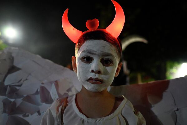 Esta celebración es tan popular en América Latina que la Unesco la inscribió en la Lista del Patrimonio Cultural Inmaterial de la Humanidad en 2008.En la foto: un participante en las celebraciones del Día de los Muertos en Tonacatepeque, El Salvador. - Sputnik Mundo