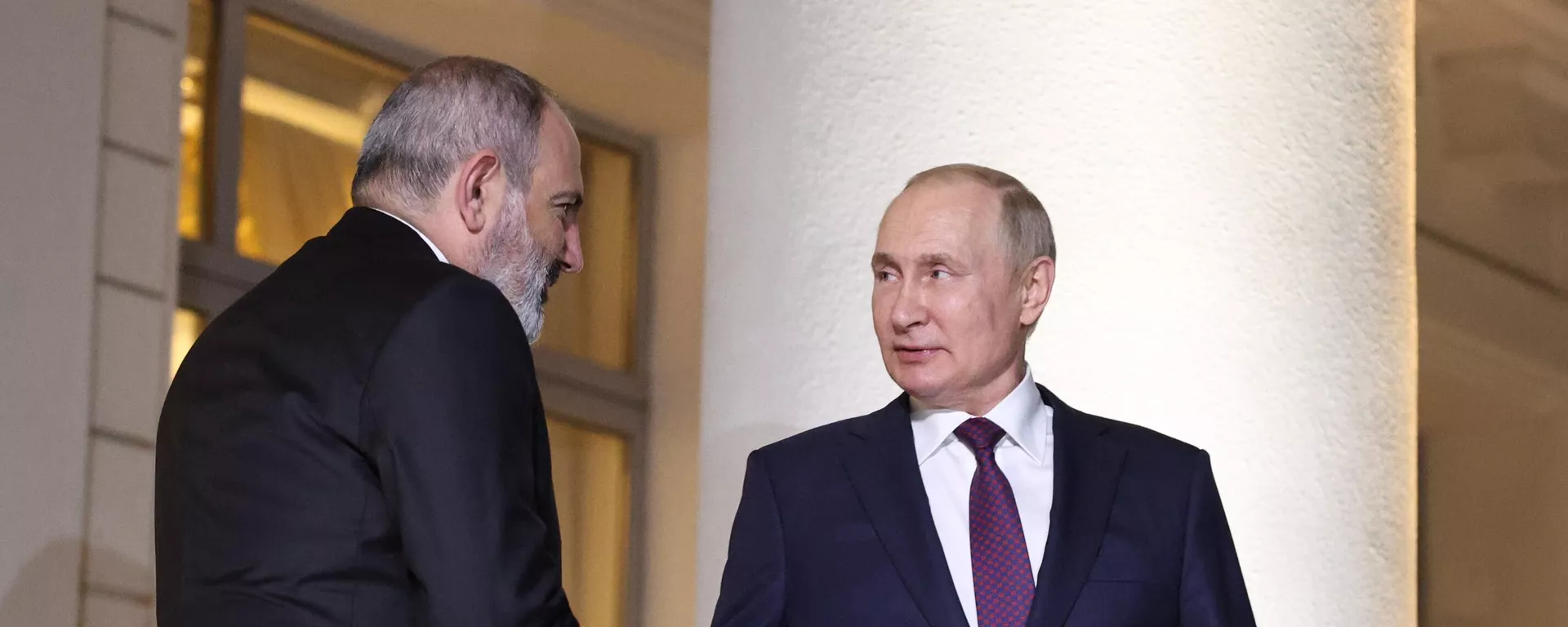 Nikol Pashinián, primer ministro de Armenia, y Vladímir Putin, presidente de Rusia (archivo) Nikol Pashinián, primer ministro de Armenia, y Vladímir Putin, presidente de Rusia (archivo) - Sputnik Mundo, 1920, 26.04.2023