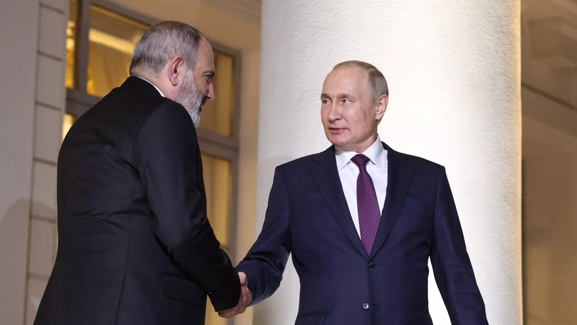 Nikol Pashinián, primer ministro de Armenia, y Vladímir Putin, presidente de Rusia (archivo)
