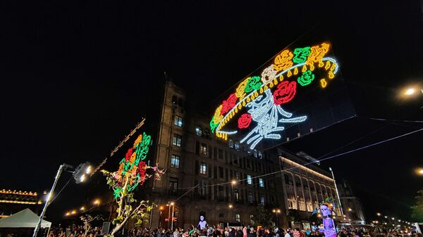 Decoración alusiva al Día de Muertos del Centro Histórico de la Ciudad de México.  - Sputnik Mundo