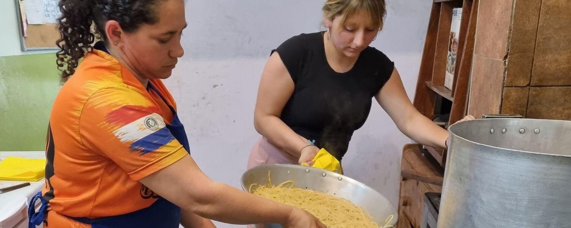 El comedor Jireh brinda almuerzo y cena a más de 100 personas cada día en Villa 21-24 - Sputnik Mundo, 1920, 05.11.2022