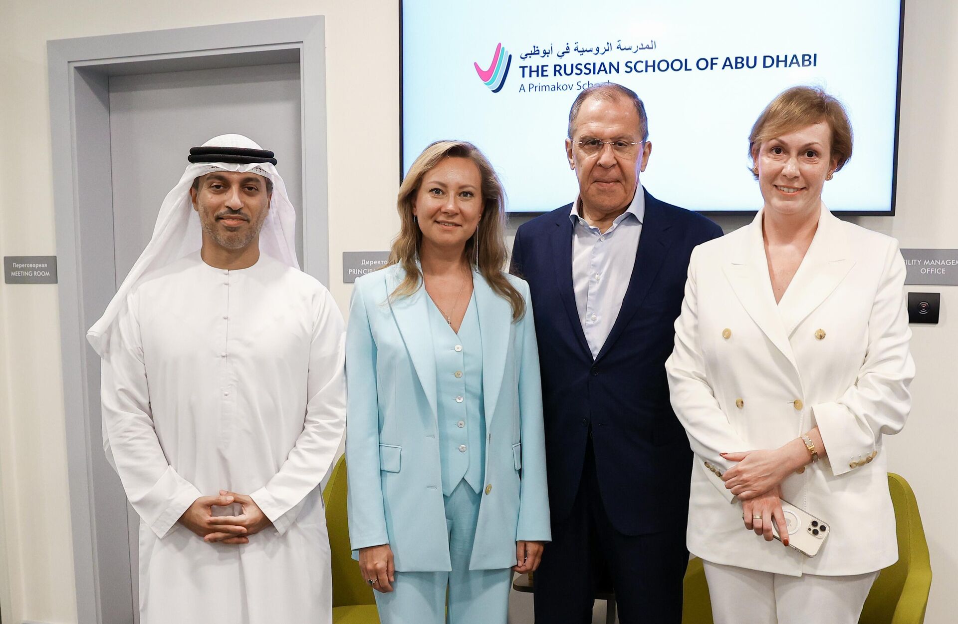 El ministro de Asuntos Exteriores ruso, Serguéi Lavrov, visita la sucursal de la Escuela de Gramática Primakov en Abu Dabi El ministro de Asuntos Exteriores ruso, Serguéi Lavrov, visita la sucursal de la Escuela de Gramática Primakov en Abu Dabi - Sputnik Mundo, 1920, 05.11.2022