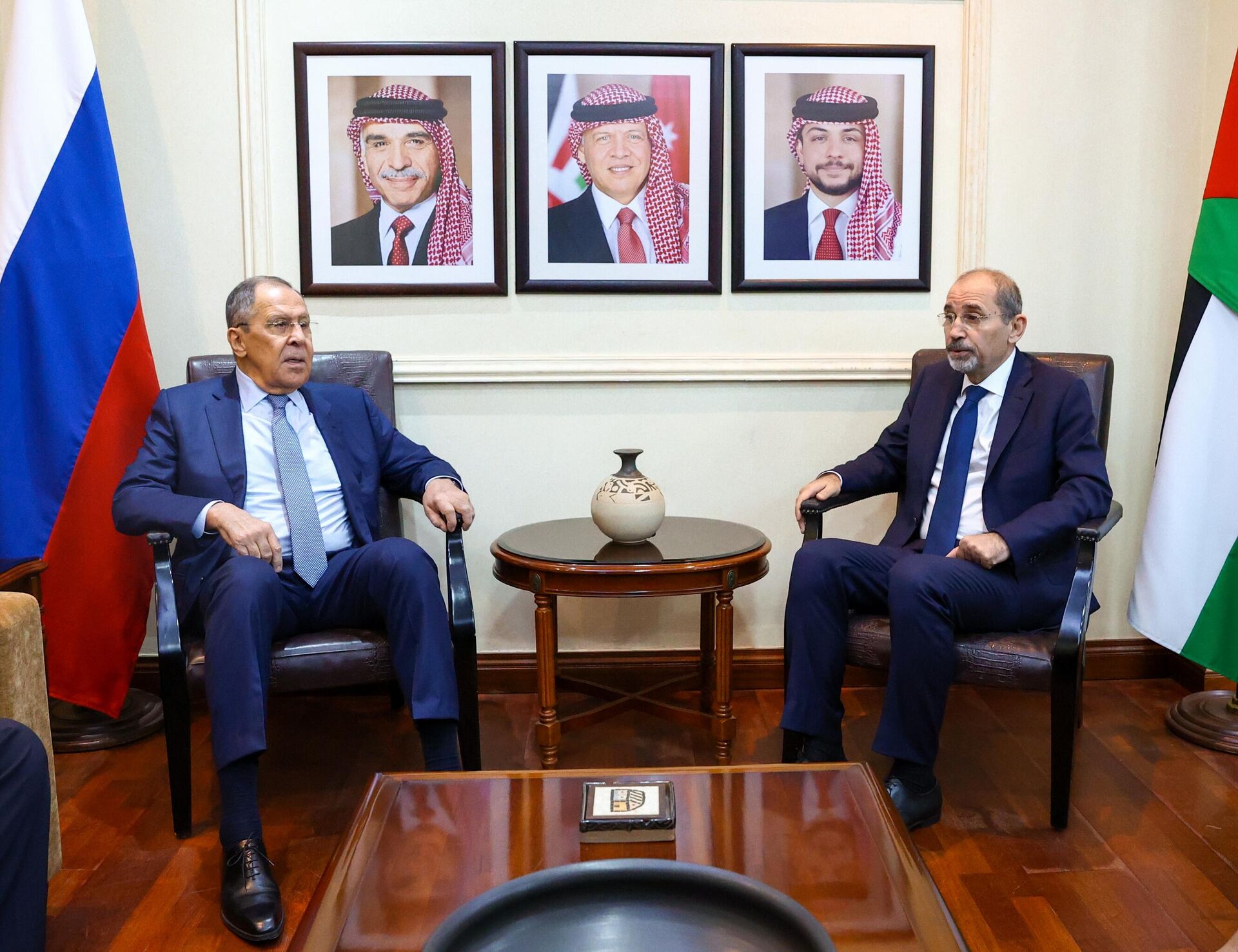 Serguéi Lavrov, ministro de Asuntos Exteriores ruso, y Ayman Safadi, viceprimer ministro de Jordania Serguéi Lavrov, ministro de Asuntos Exteriores ruso, y Ayman Safadi, viceprimer ministro de Jordania - Sputnik Mundo, 1920, 05.11.2022