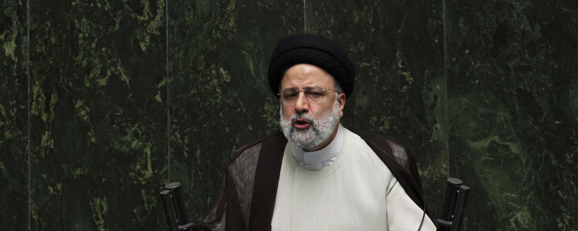 El presidente de irán, Ebrahim Raisi, durante una sesión parlamentaria en Teherán. - Sputnik Mundo, 1920, 06.11.2023