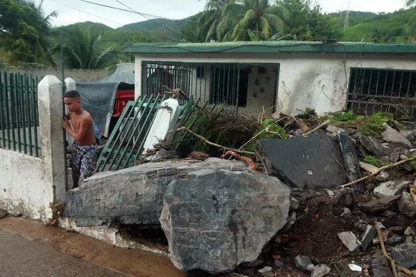 Otra víctima del deslizamiento fue un niño de la vecina localidad de Guanta. Así lo informó el gobernador de Anzoátegui, Luis Marcano. Otra víctima del deslizamiento fue un niño de la vecina localidad de Guanta. Así lo informó el gobernador de Anzoátegui, Luis Marcano. - Sputnik Mundo