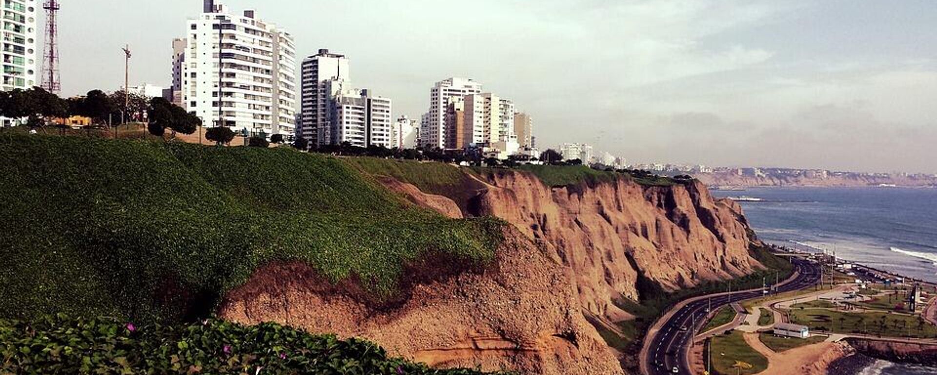 Costa de la ciudad de Lima desde el barrio Miraflores - Sputnik Mundo, 1920, 09.11.2022