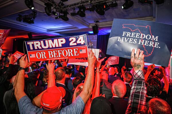 Los partidarios republicanos después de las elecciones en el Centro de Congresos de Tampa, Florida. - Sputnik Mundo