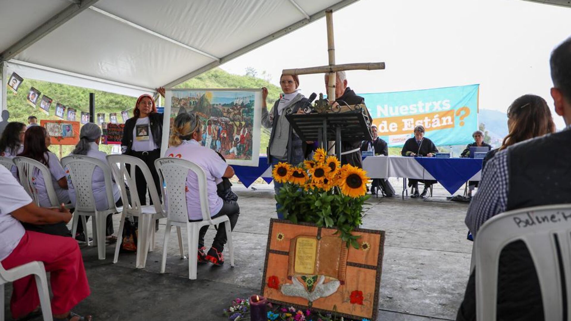 La Sección de Ausencia de Reconocimiento inició la audiencia de medidas cautelares para iniciar las tareas de excavación en sitios donde se presume que hay cuerpos inhumados de víctimas de desaparición forzada, Medellín, Colombia La Sección de Ausencia de Reconocimiento inició la audiencia de medidas cautelares para iniciar las tareas de excavación en sitios donde se presume que hay cuerpos inhumados de víctimas de desaparición forzada, Medellín, Colombia - Sputnik Mundo, 1920, 10.11.2022