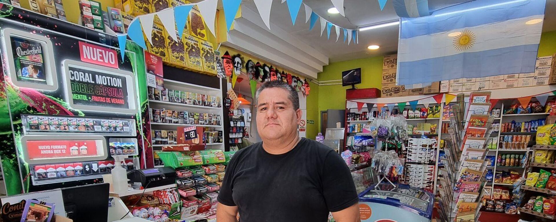 Claudio, en el comercio que fundó hace 12 años - Sputnik Mundo, 1920, 11.11.2022